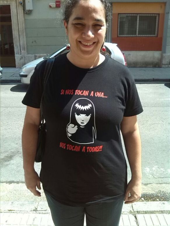 Gioconda Mota con la camiseta kritikah de Krtikahlo